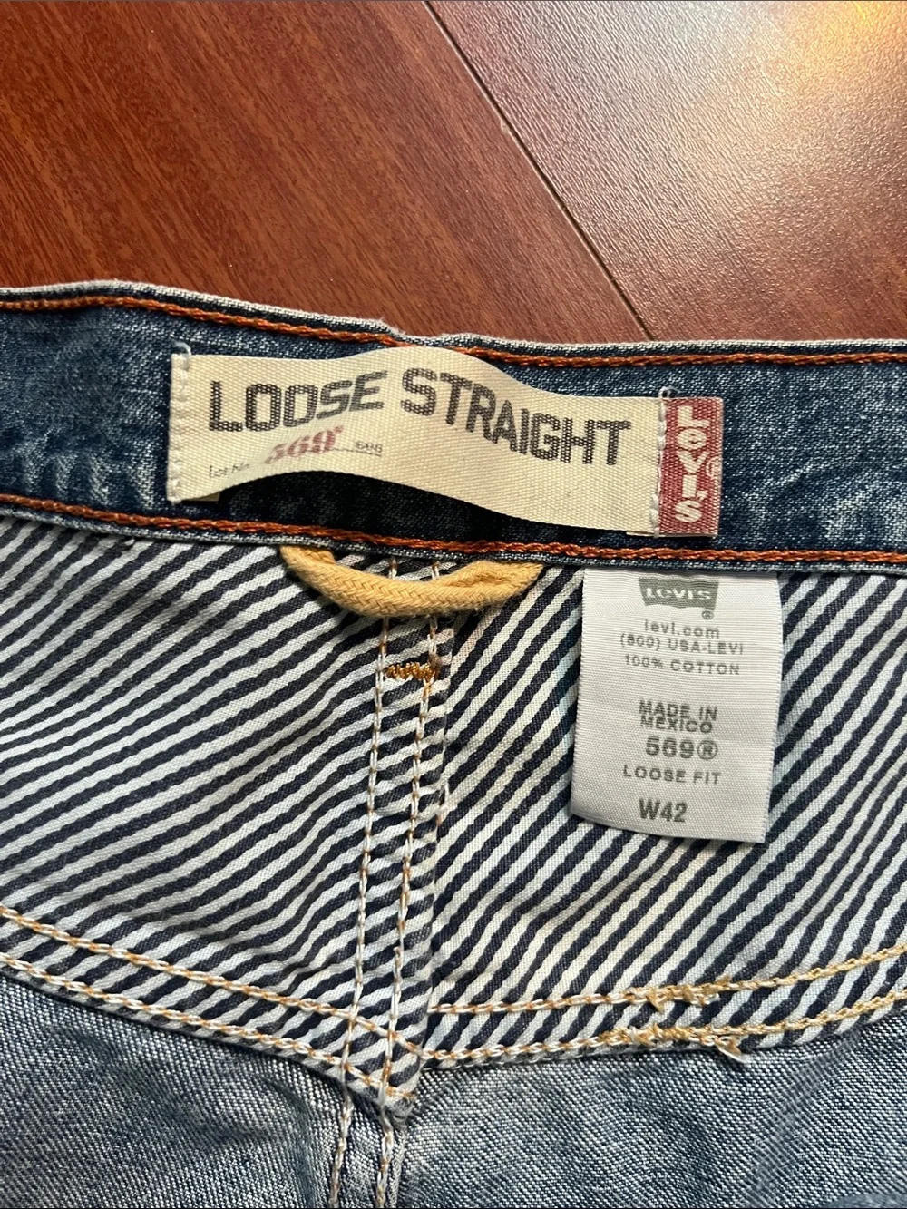 Levi’s Classic Blue Denim Men's Shorts - Loose Straight‎ Fit w42